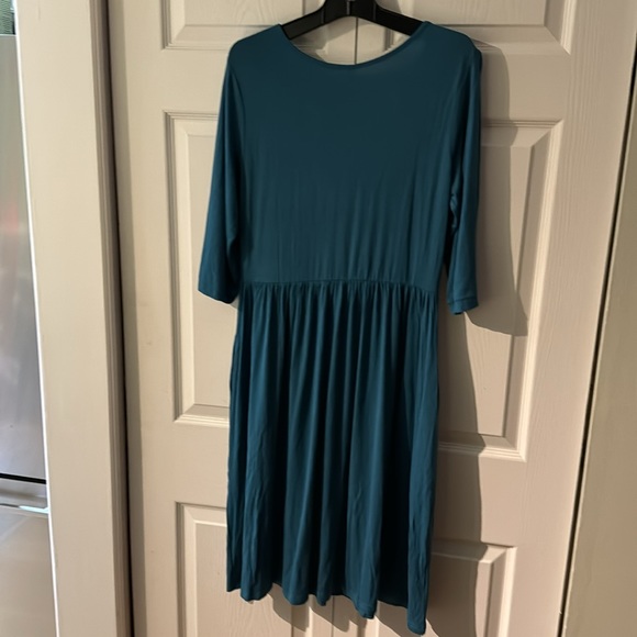 Beautiful and elegant basic with pocket dress Cathy size large color blue Cathy - Picture 3 of 4